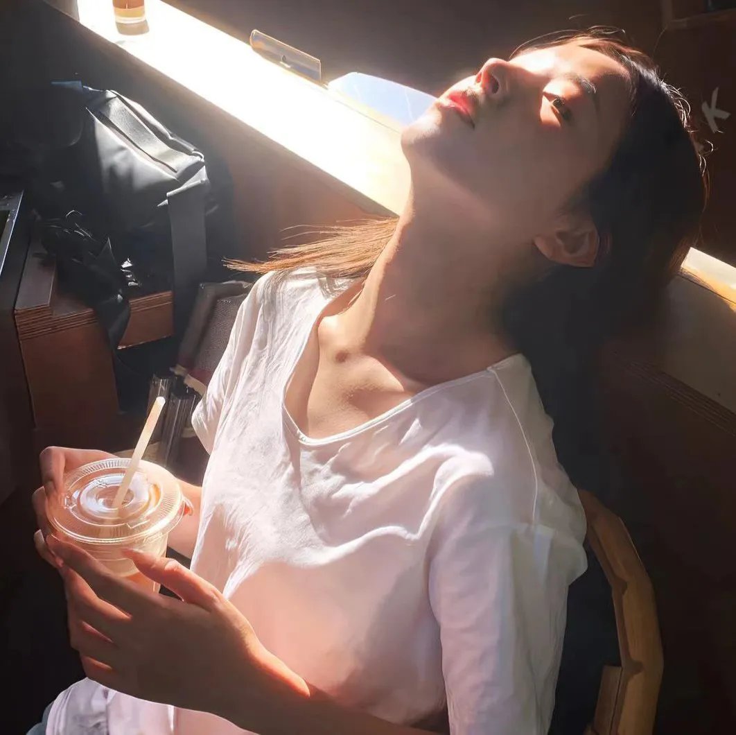 举起手来